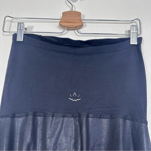 Beyond the Bump Coated Maternity Leggings in Black Size S - Picture 11 of 13